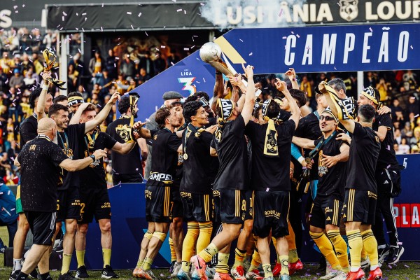 Dia histórico: Lusitânia de Lourosa conquista a Liga 3